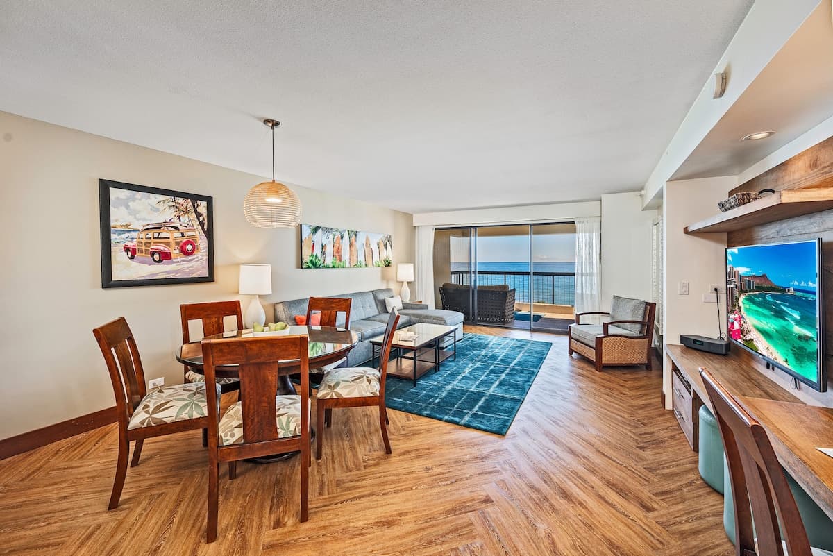Oceanfront Family Bliss at the Waikiki Beach Tower - Photo 2