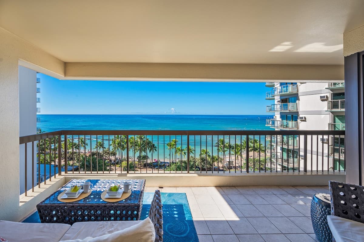 Oceanfront Family Bliss at the Waikiki Beach Tower - Photo 1