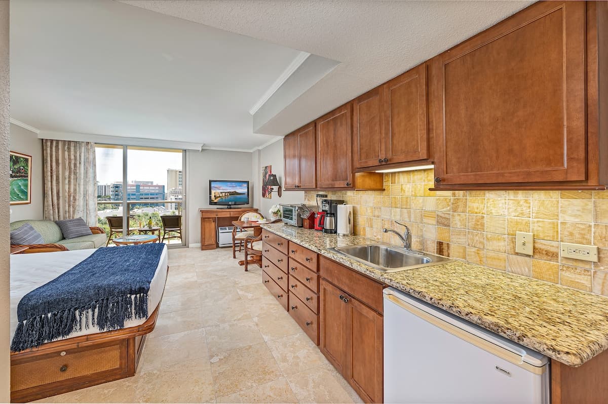 Partial Ocean & Park Views Condo at Luana Waikiki - Photo 5