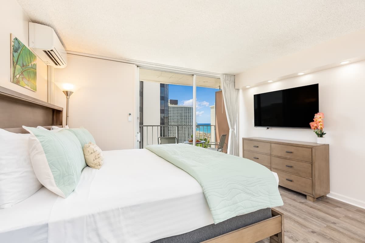 Ocean-MT Renovated Marine Surf Condo by the Beach - Photo 1