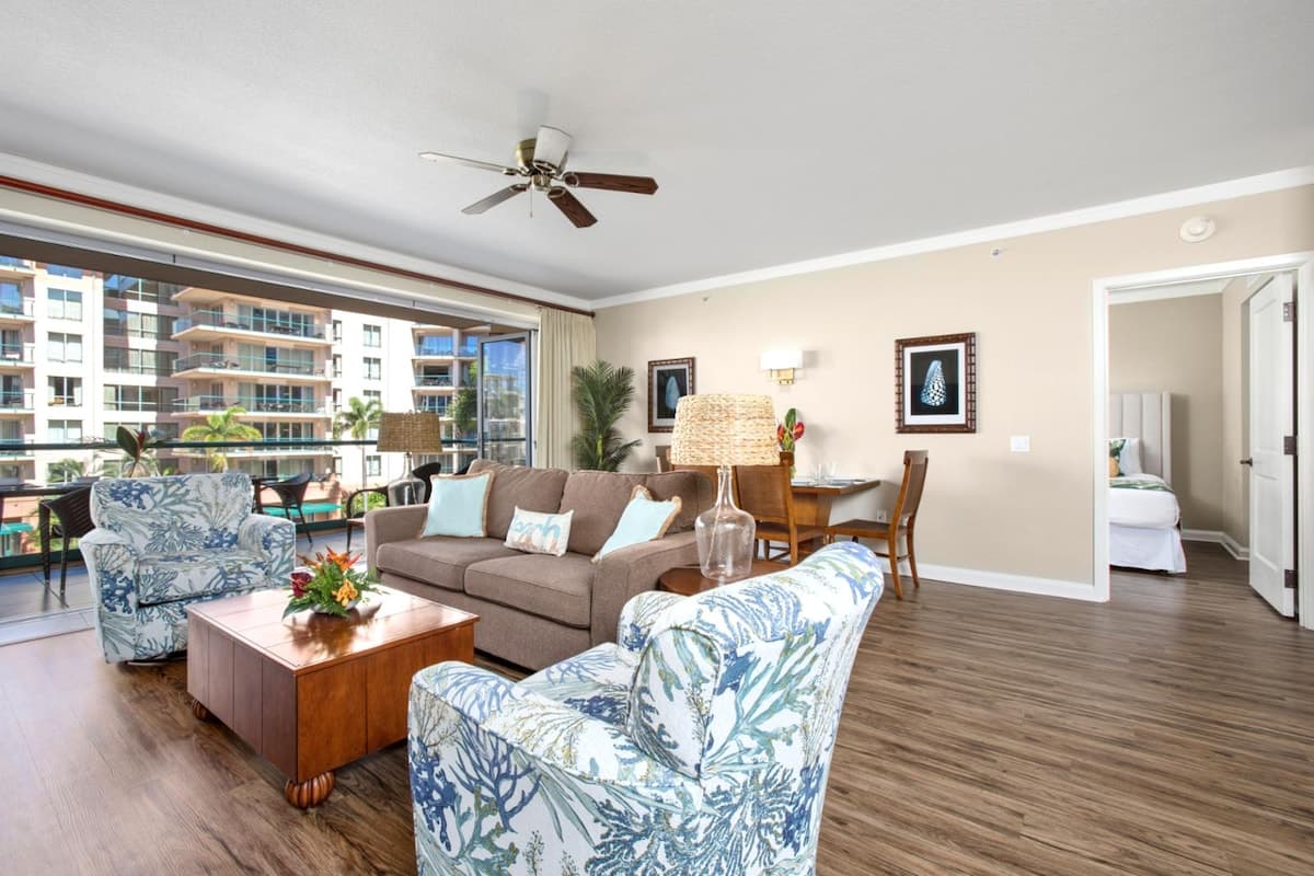 Condo in Lahaina · ★5.0 · 2 bedrooms · 4 beds · 2 baths - Photo 1
