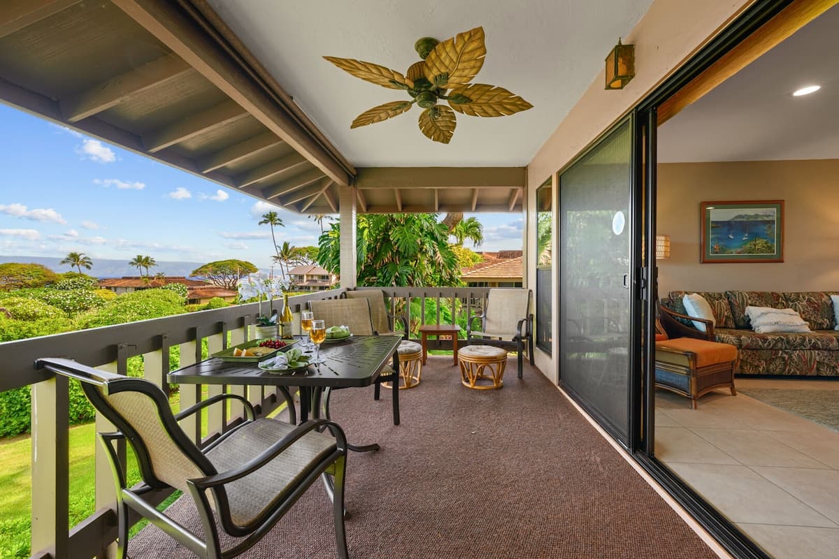 Condo in Lahaina · ★5.0 · 2 bedrooms · 3 beds · 2 private baths - Photo 2