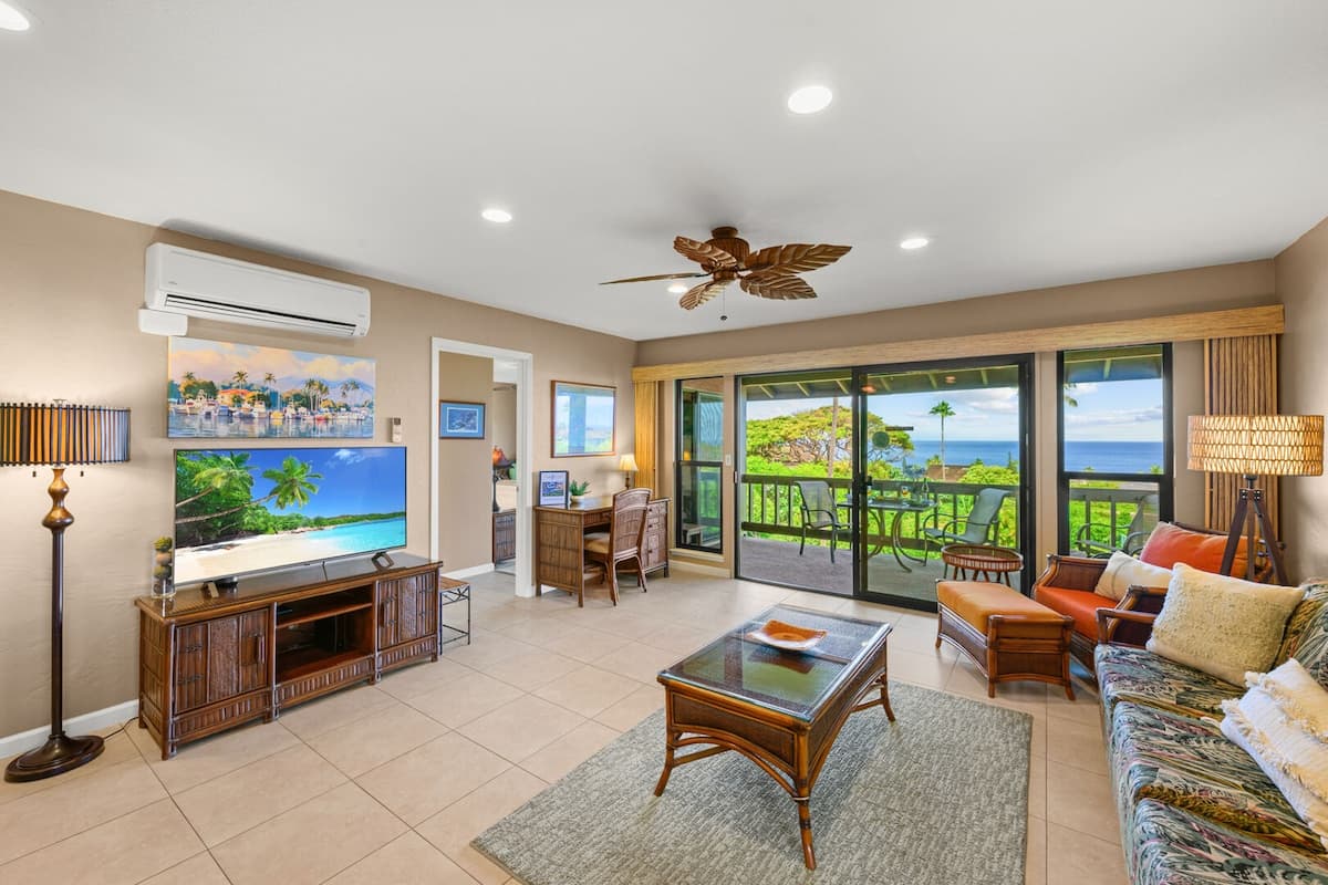 Condo in Lahaina · ★5.0 · 2 bedrooms · 3 beds · 2 private baths - Photo 3