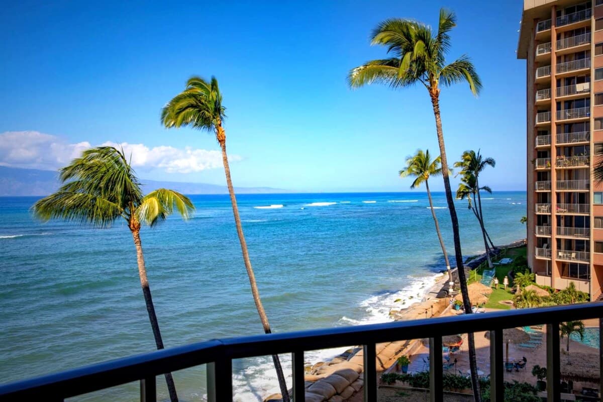 Condo in Lahaina · ★4.83 · 2 bedrooms · 4 beds · 2 baths - Photo 4