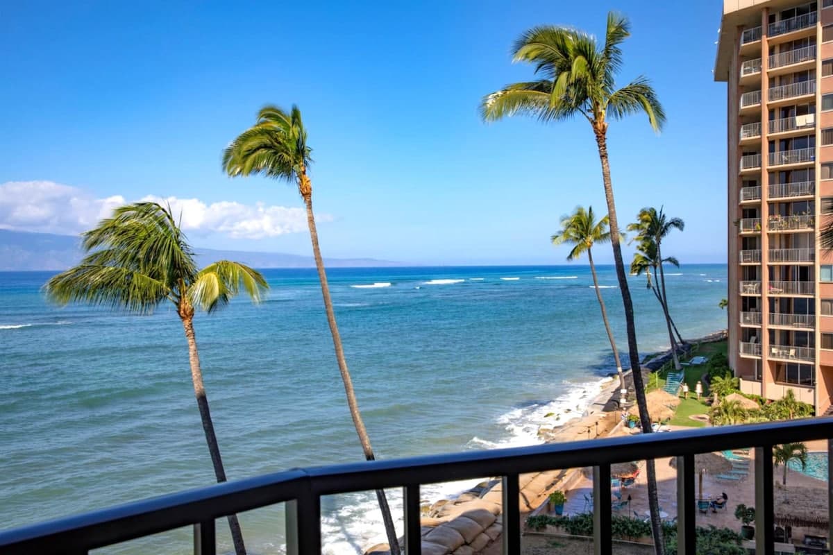 Condo in Lahaina · ★4.83 · 2 bedrooms · 4 beds · 2 baths - Photo 2