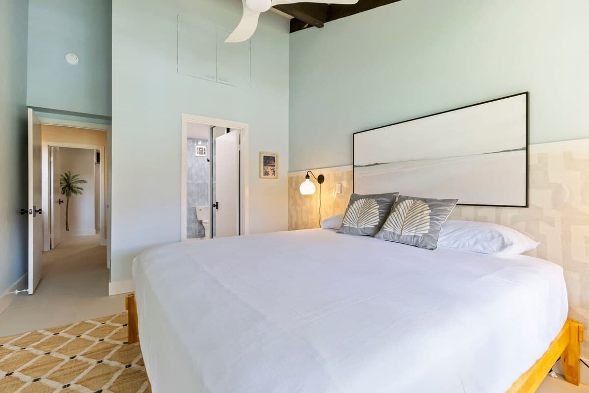 Modern 3BR w/ Ocean Views | Steps to Kamaole III - Photo 3