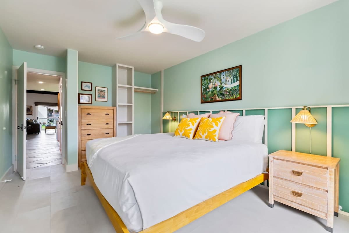 Modern 3BR w/ Ocean Views | Steps to Kamaole III - Photo 1