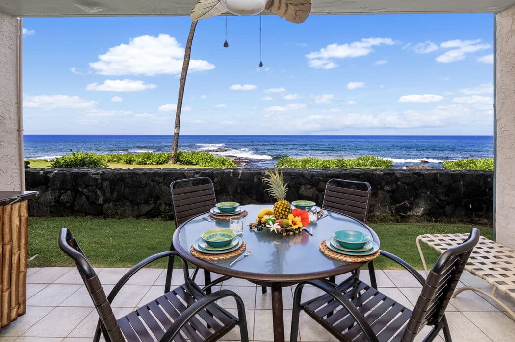 Condo in Kailua-Kona · ★4.64 · 1 bedroom · 2 beds · 1 bath - Photo 1