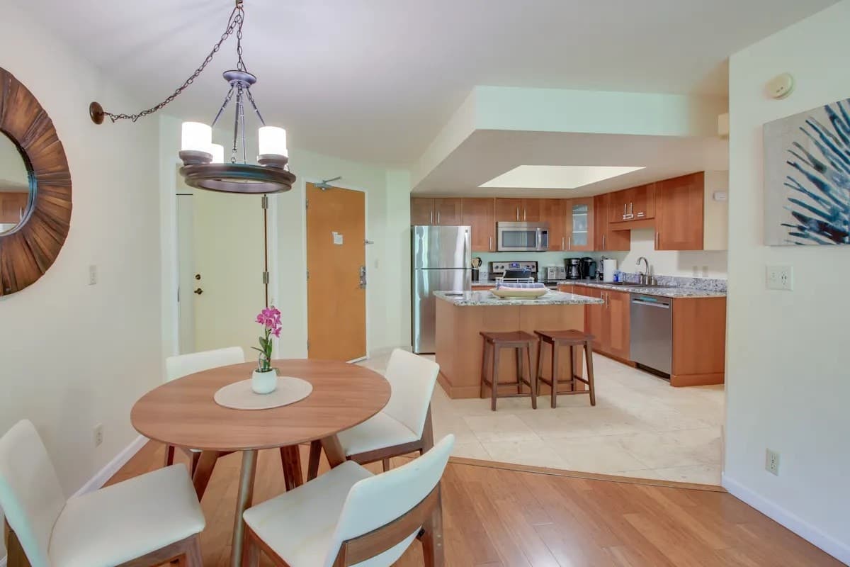Condo in Kihei · ★4.8 · 1 bedroom · 2 beds · 1 private bath - Photo 5
