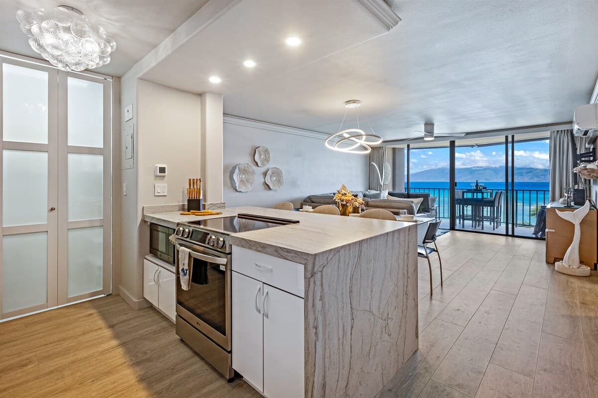 Condo in Lahaina · ★5.0 · 2 bedrooms · 3 beds · 2 baths - Photo 3