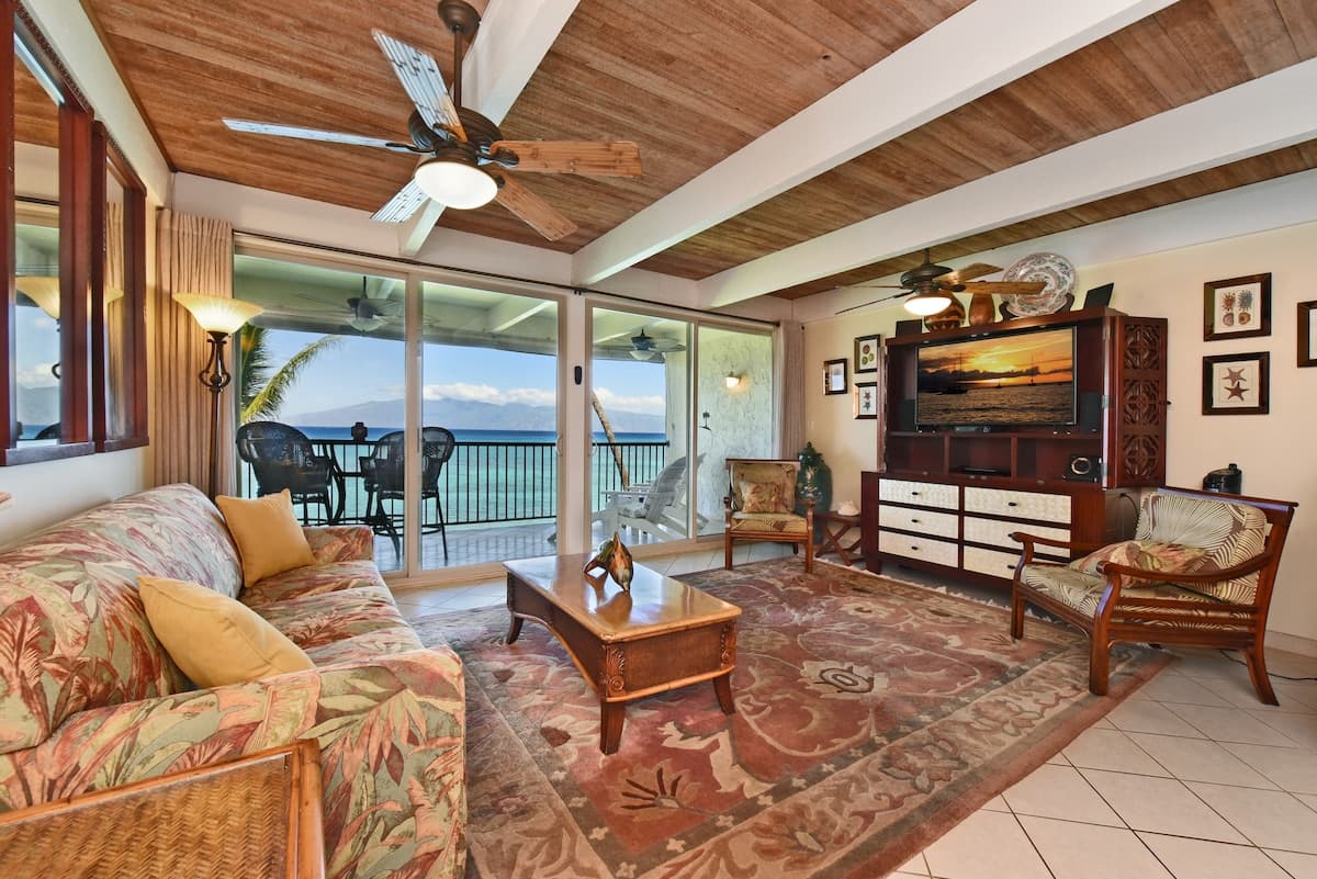 Condo in Lahaina · ★4.86 · 2 bedrooms · 4 beds · 2 baths - Photo 2
