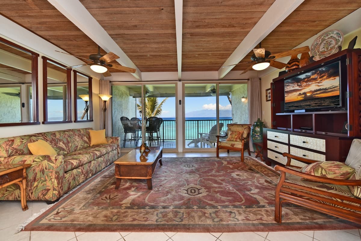 Condo in Lahaina · ★4.86 · 2 bedrooms · 4 beds · 2 baths - Photo 4