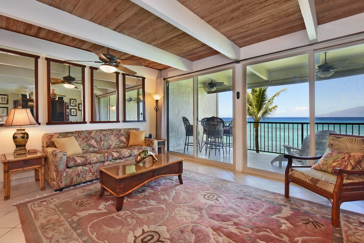 Condo in Lahaina · ★4.86 · 2 bedrooms · 4 beds · 2 baths - Photo 3