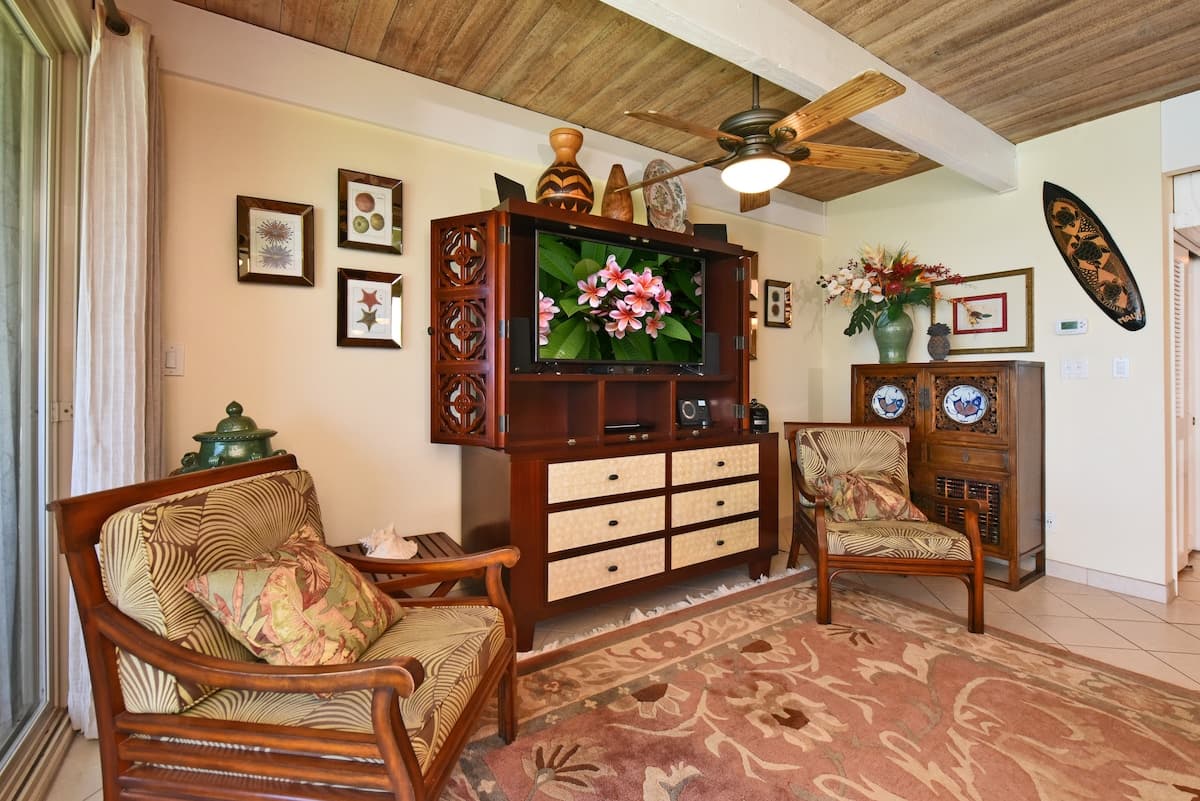 Condo in Lahaina · ★4.86 · 2 bedrooms · 4 beds · 2 baths - Photo 5