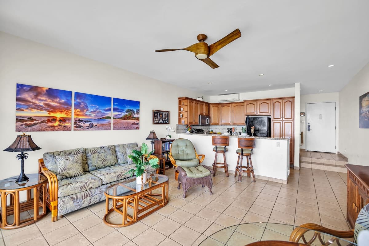 Condo in Lahaina · ★4.25 · 1 bedroom · 2 beds · 1 bath - Photo 5