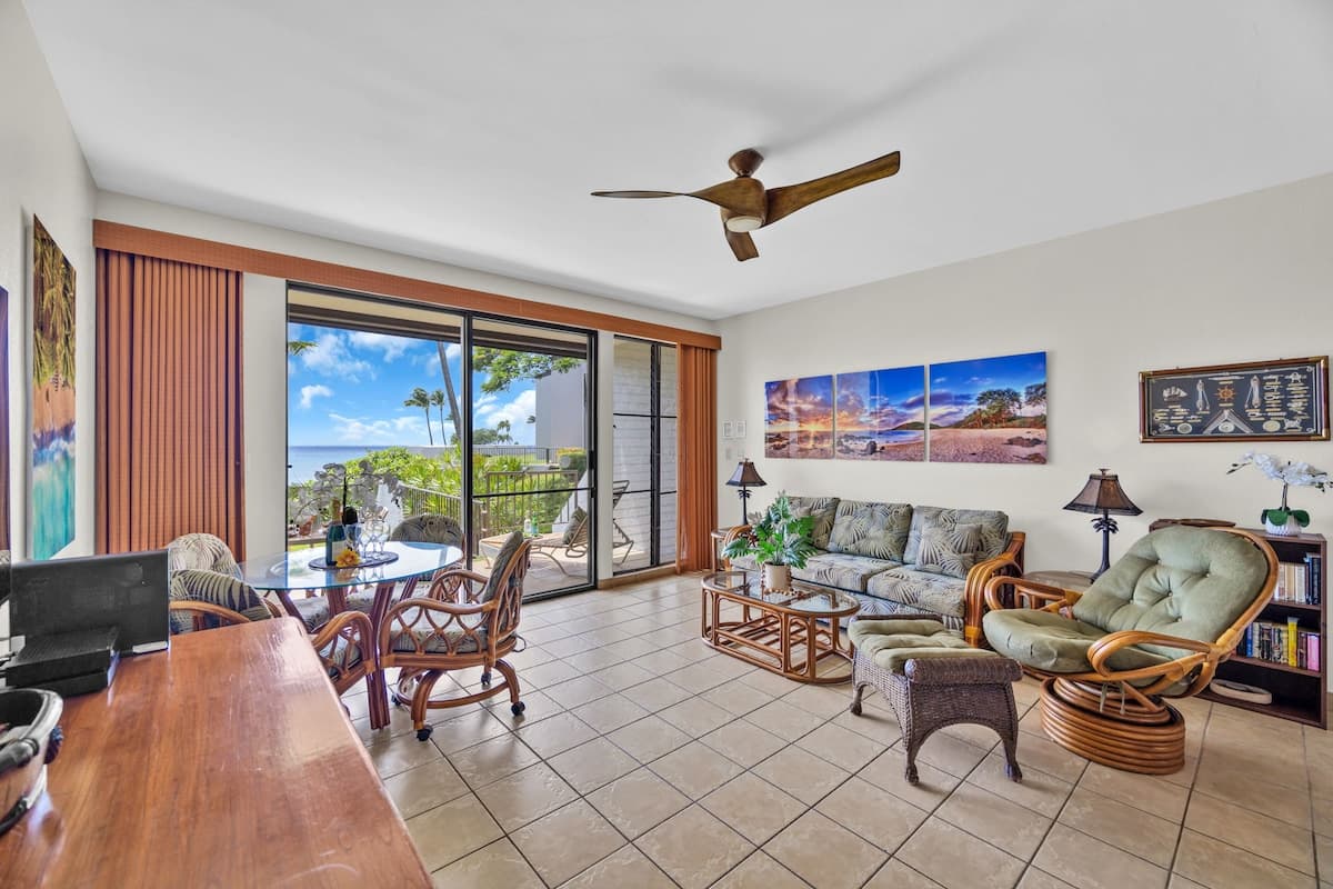 Condo in Lahaina · ★4.25 · 1 bedroom · 2 beds · 1 bath - Photo 3