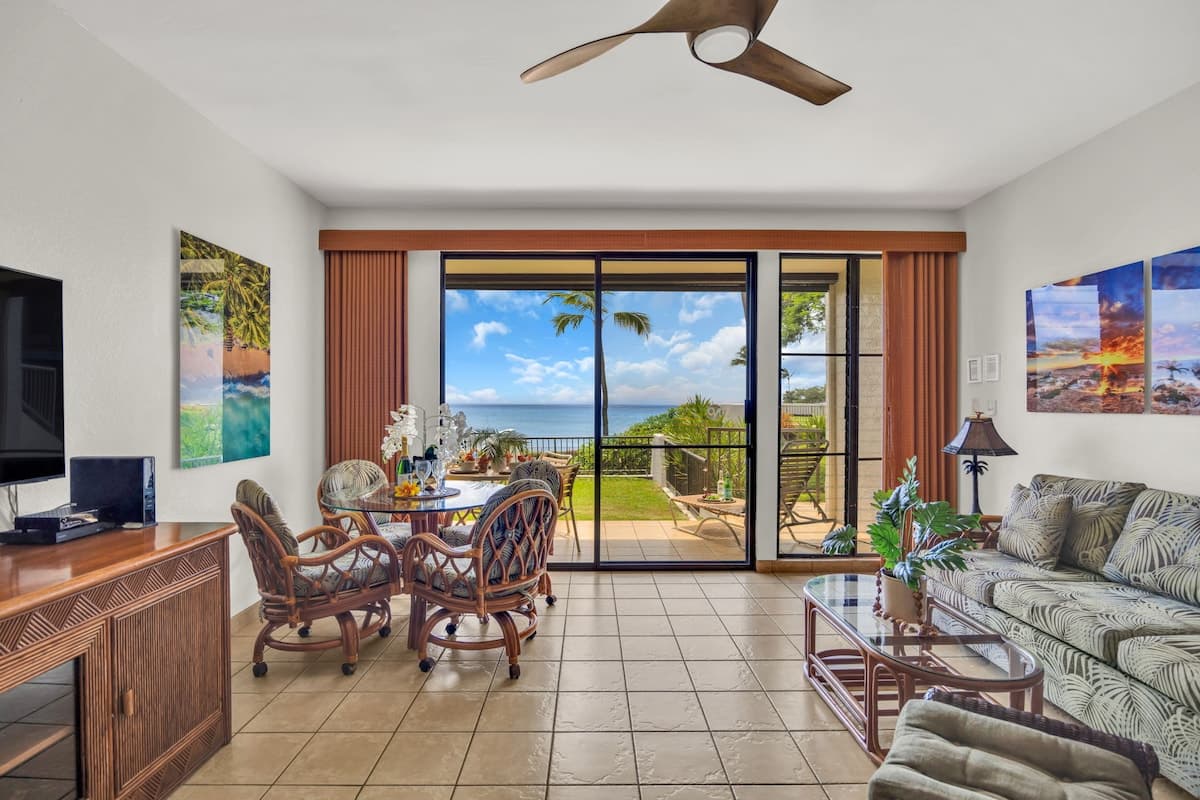 Condo in Lahaina · ★4.25 · 1 bedroom · 2 beds · 1 bath - Photo 2