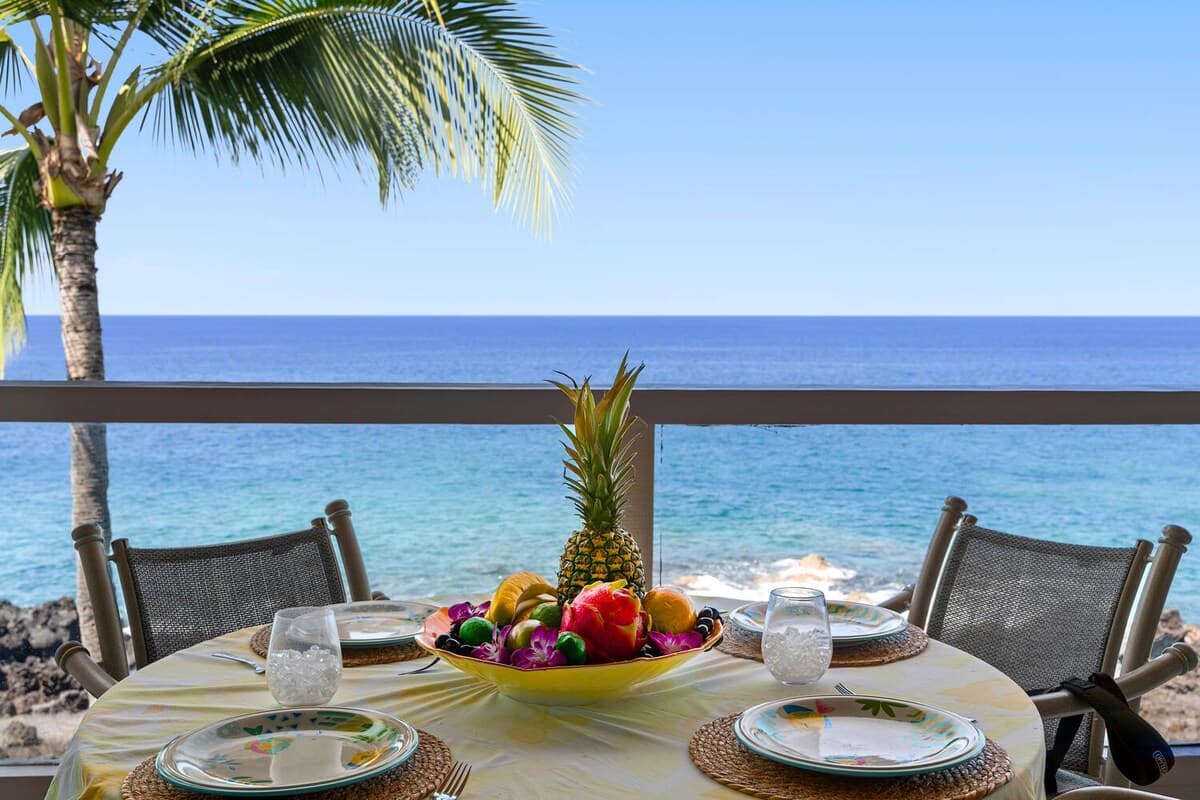 Condo in Kailua-Kona · ★4.33 · 3 bedrooms · 5 beds · 3 private baths - Photo 2