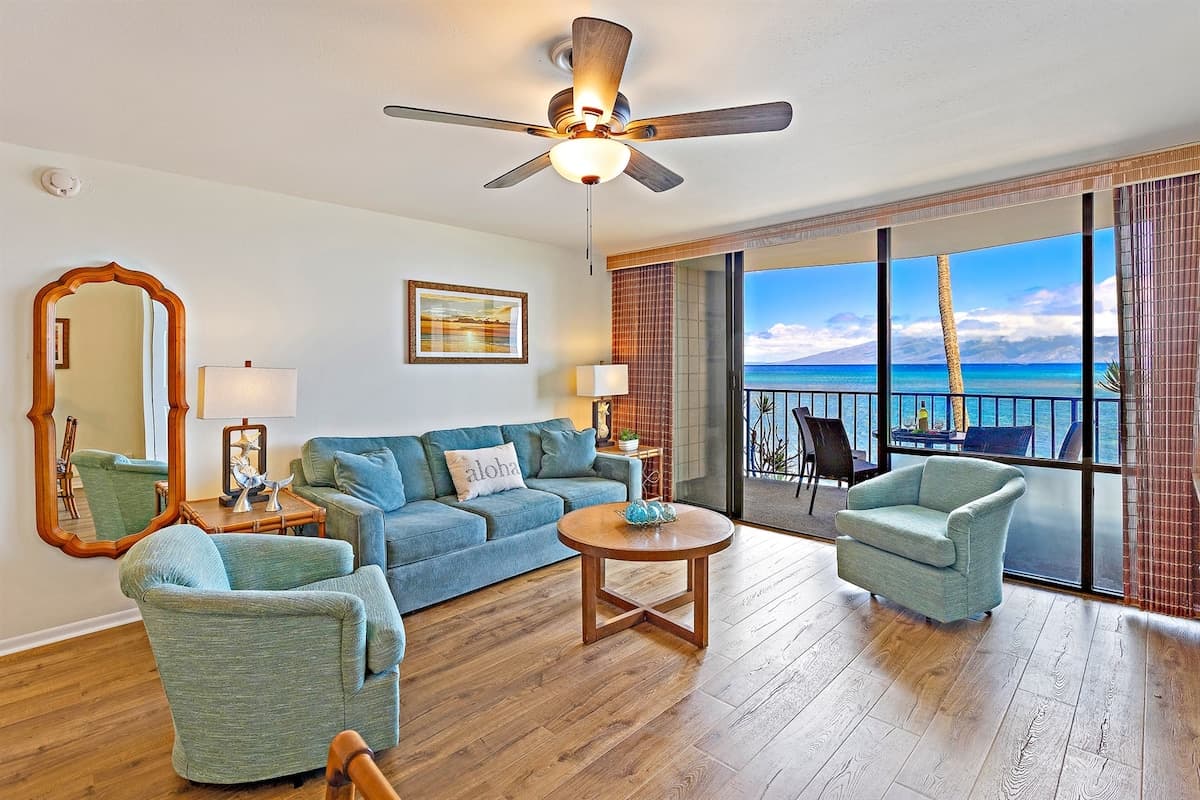 Condo in Lahaina · ★4.97 · 1 bedroom · 2 beds · 1 private bath - Photo 2