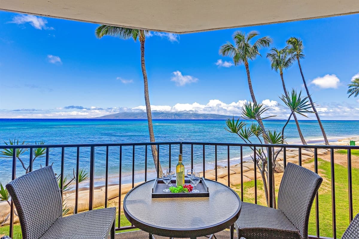 Condo in Lahaina · ★4.97 · 1 bedroom · 2 beds · 1 private bath - Photo 1
