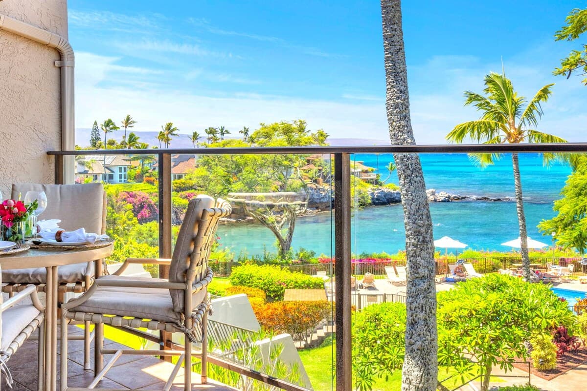 Condo in Lahaina · ★4.0 · 2 bedrooms · 3 beds · 2 baths - Photo 3