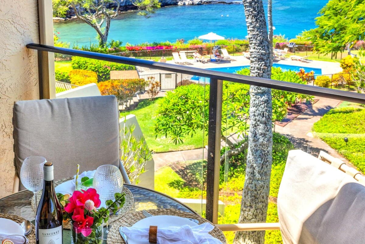Condo in Lahaina · ★4.0 · 2 bedrooms · 3 beds · 2 baths - Photo 5