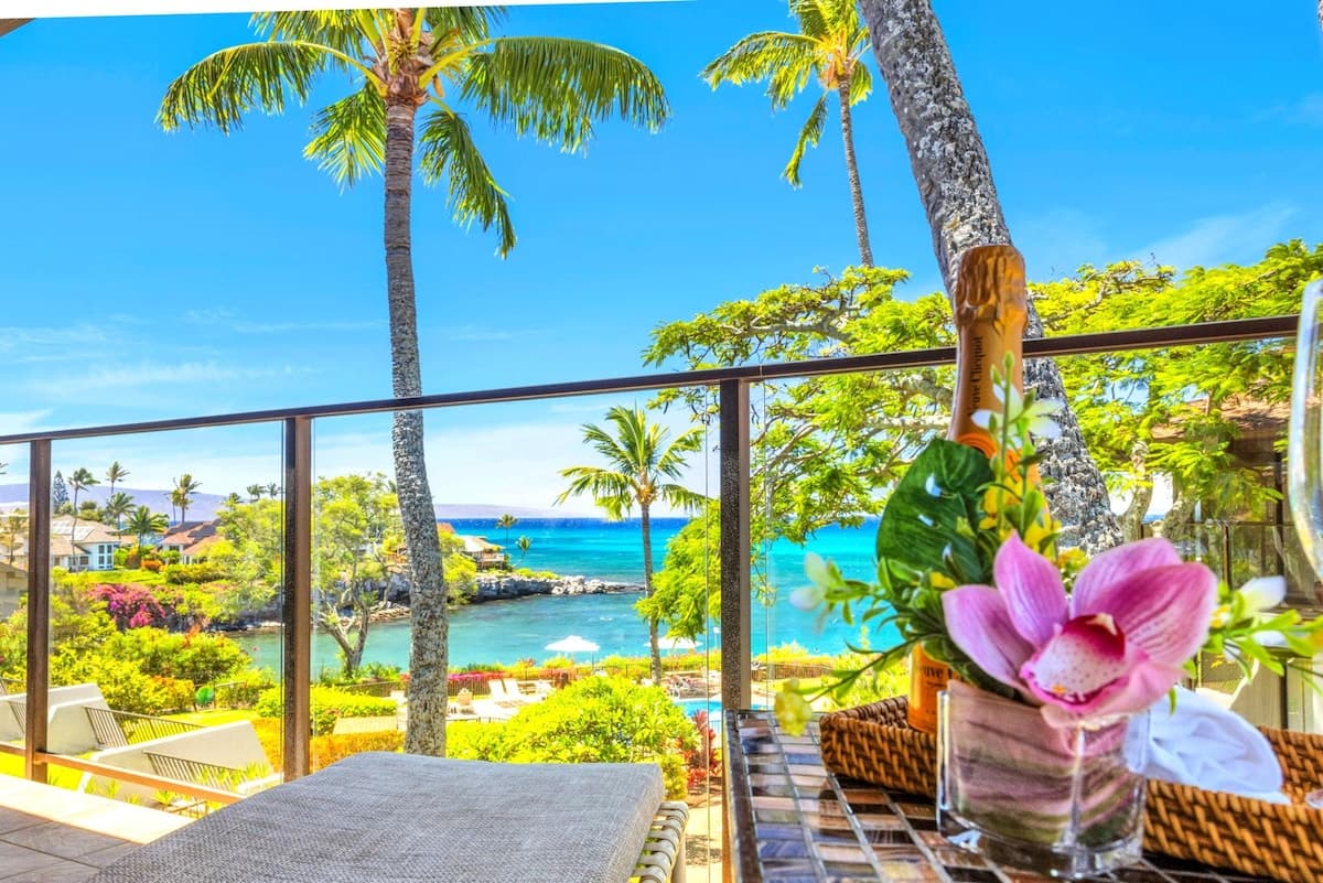 Condo in Lahaina · ★4.0 · 2 bedrooms · 3 beds · 2 baths - Photo 1