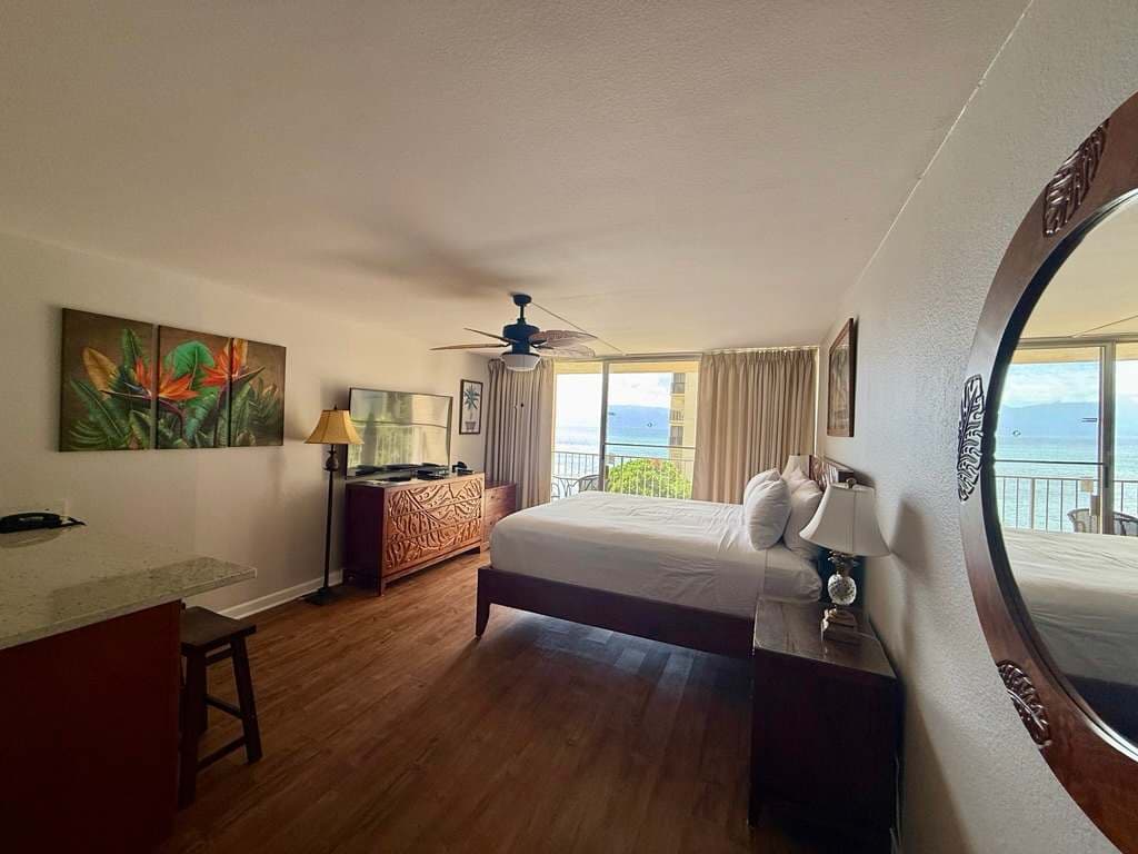Condo in Lahaina · ★4.8 · Studio · 1 bed · 1 private bath - Photo 5