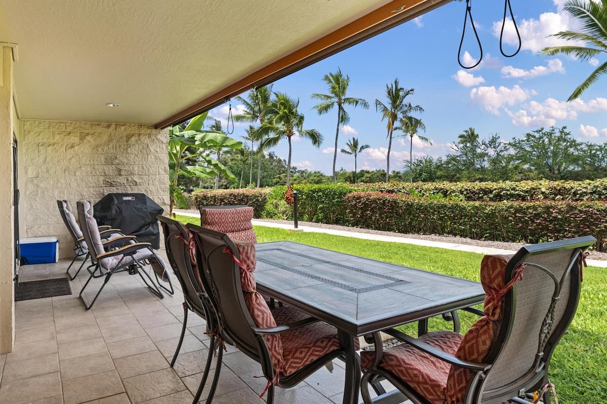 Condo in Kailua-Kona · ★4.4 · 2 bedrooms · 3 beds · 2 private baths - Photo 1