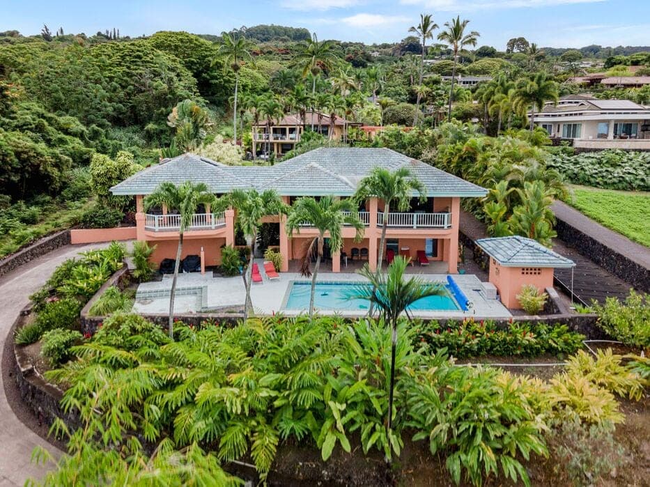 Home in Kailua-Kona · ★5.0 · 3 bedrooms · 4 beds · 2.5 baths - Photo 1