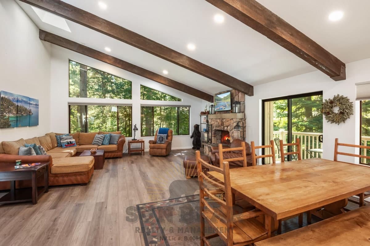 Condo in Incline Village · 3 bedrooms · 7 beds · 2.5 private baths - Photo 5