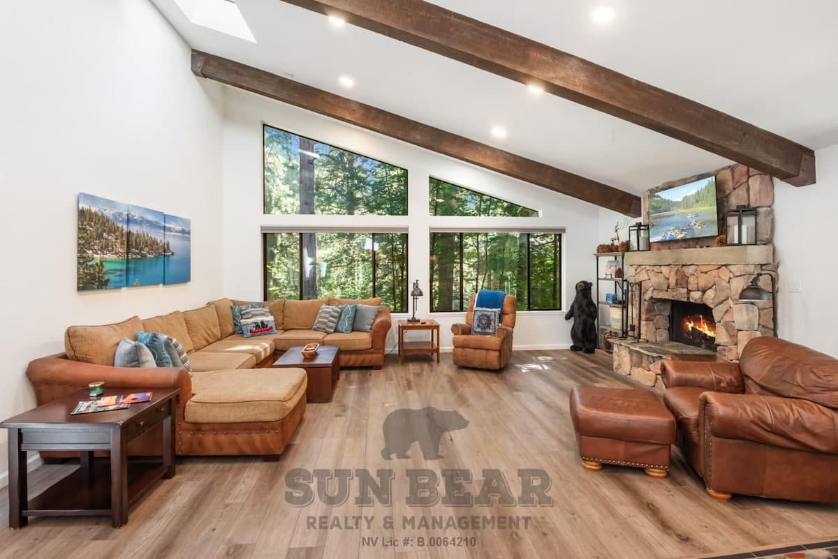 Condo in Incline Village · 3 bedrooms · 7 beds · 2.5 private baths - Photo 1