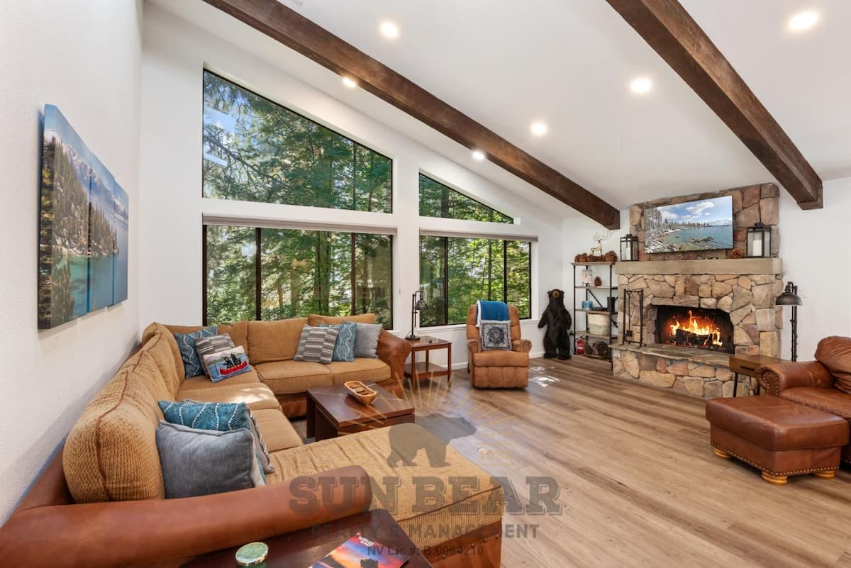 Condo in Incline Village · 3 bedrooms · 7 beds · 2.5 private baths - Photo 2