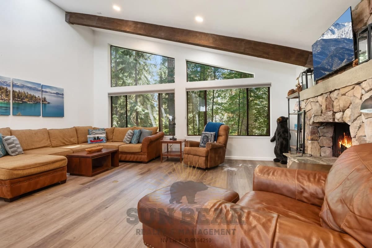 Condo in Incline Village · 3 bedrooms · 7 beds · 2.5 private baths - Photo 3
