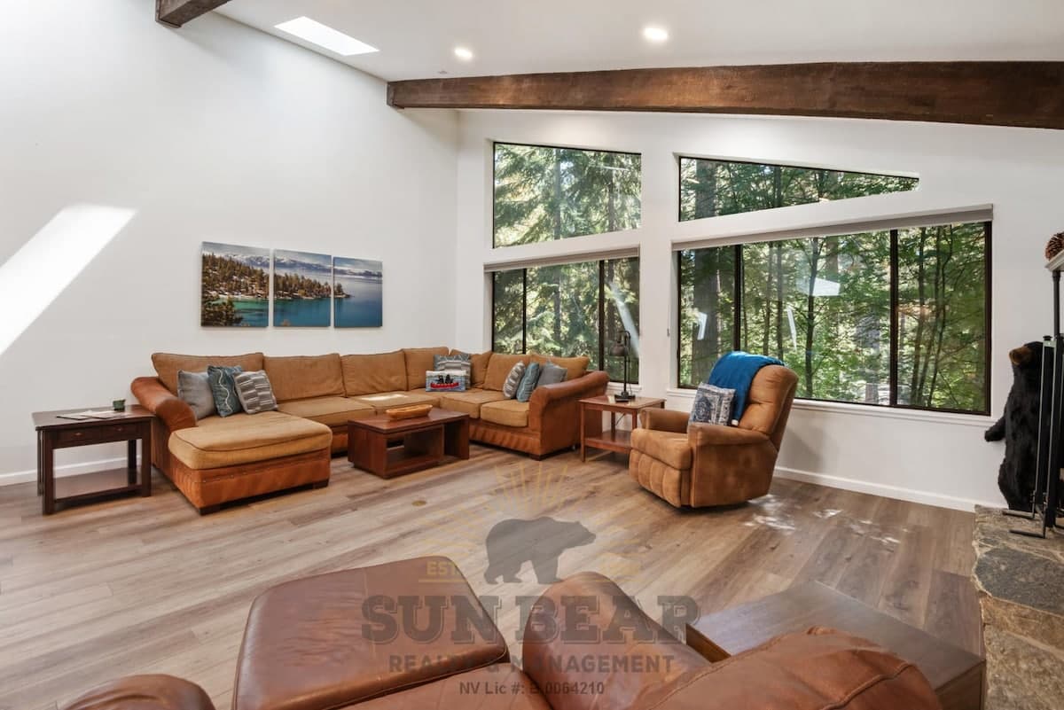 Condo in Incline Village · 3 bedrooms · 7 beds · 2.5 private baths - Photo 4