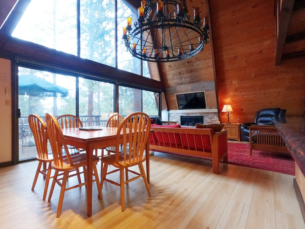 Home in Incline Village · 4 bedrooms · 9 beds · 3.5 private baths - Photo 4