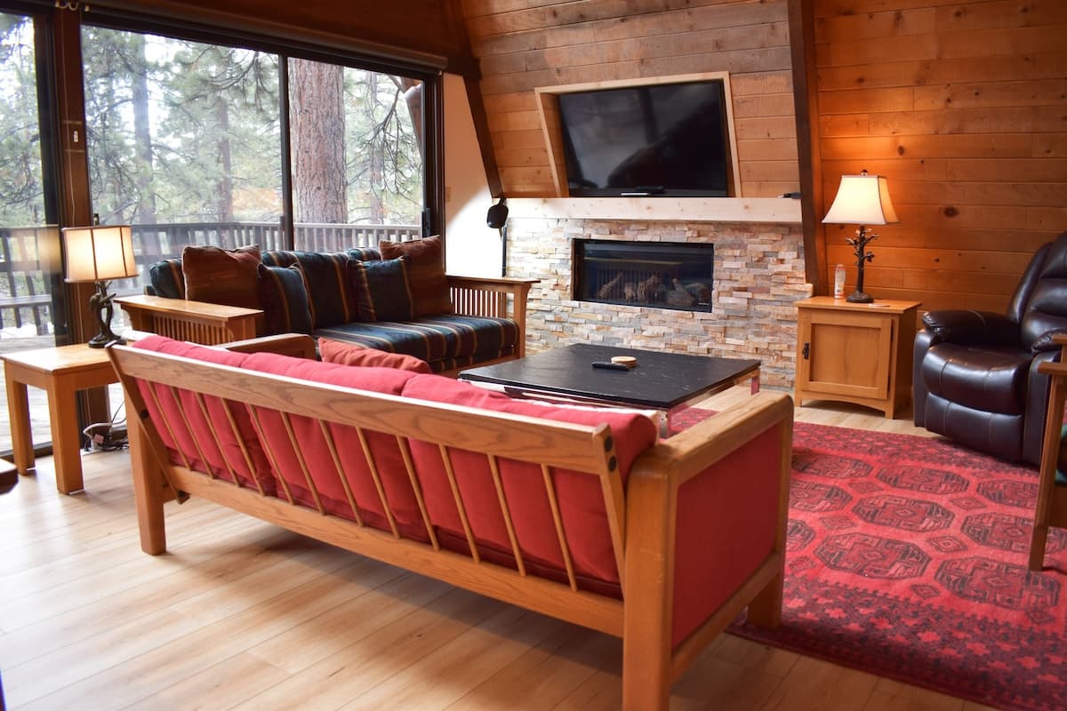 Home in Incline Village · 4 bedrooms · 9 beds · 3.5 private baths - Photo 3