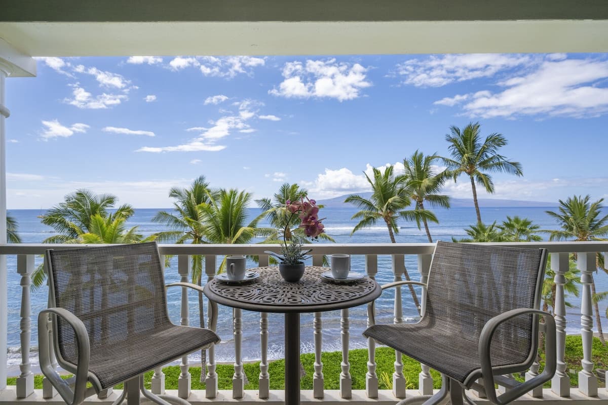 Condo in Lahaina · ★5.0 · Studio · 1 private bath - Photo 1