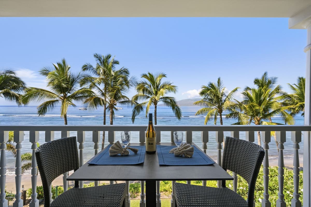 Oceanfront Studio Escape – Lahaina Shores 421 - Photo 1