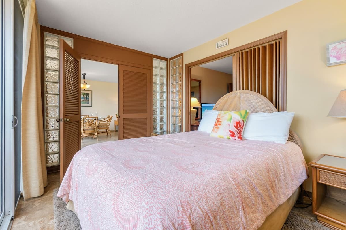 Beach Front 2 bedroom with Garden Views - Photo 5