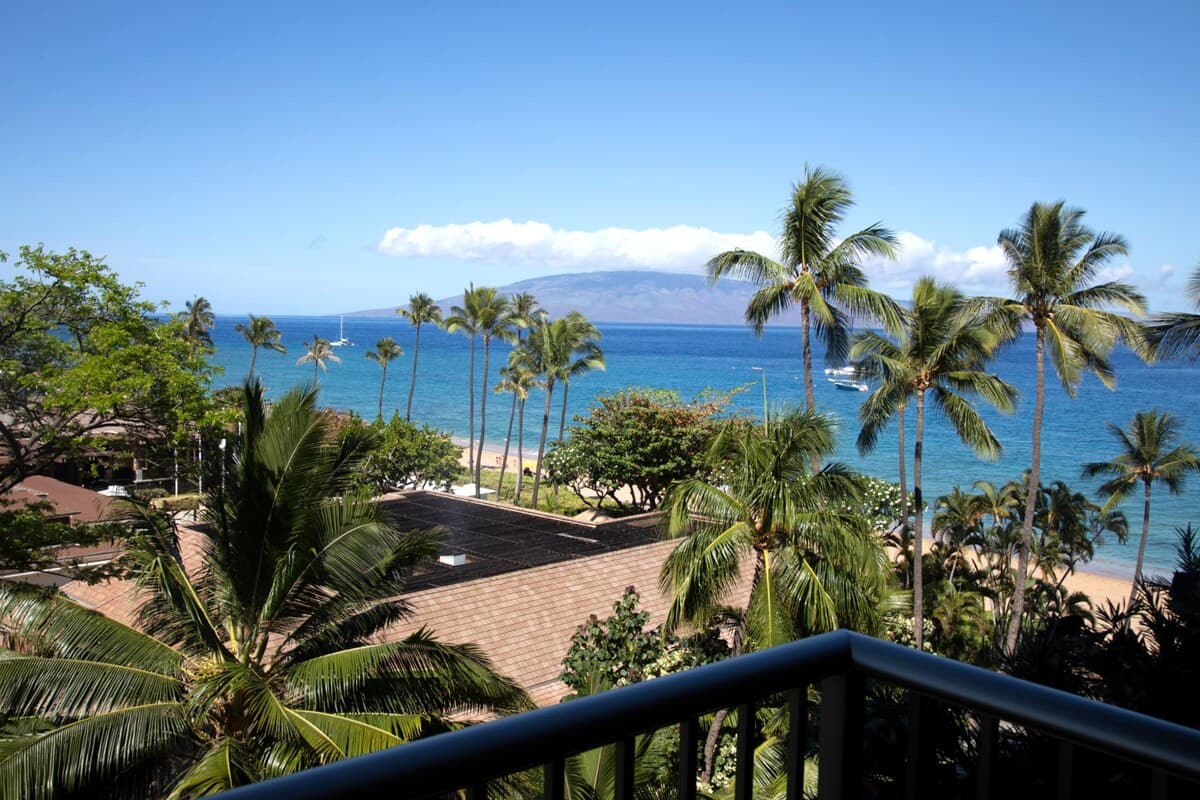 Condo in Lahaina · ★5.0 · 1 bedroom · 2 beds · 1 bath - Photo 1