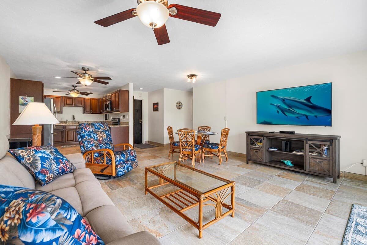 Condo in Kailua-Kona · ★5.0 · 2 bedrooms · 3 beds · 2 private baths - Photo 4