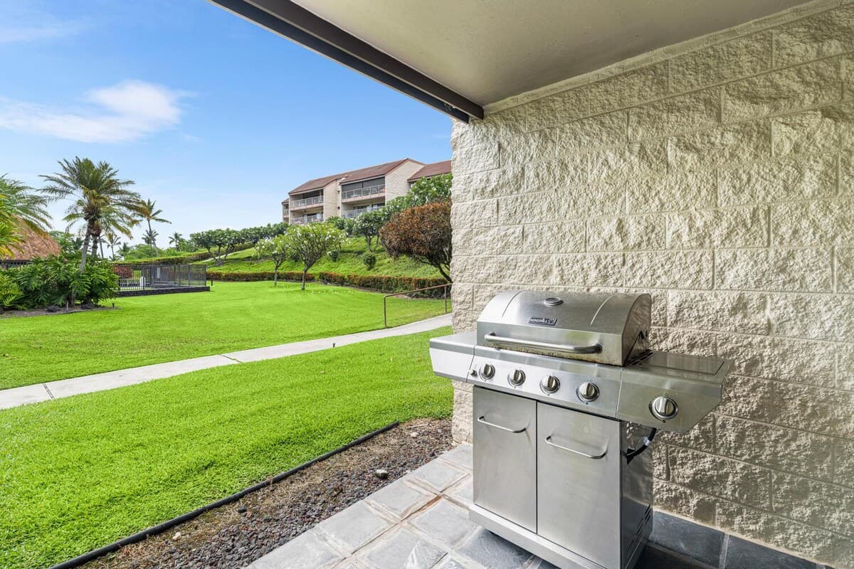 Condo in Kailua-Kona · ★5.0 · 2 bedrooms · 3 beds · 2 private baths - Photo 3