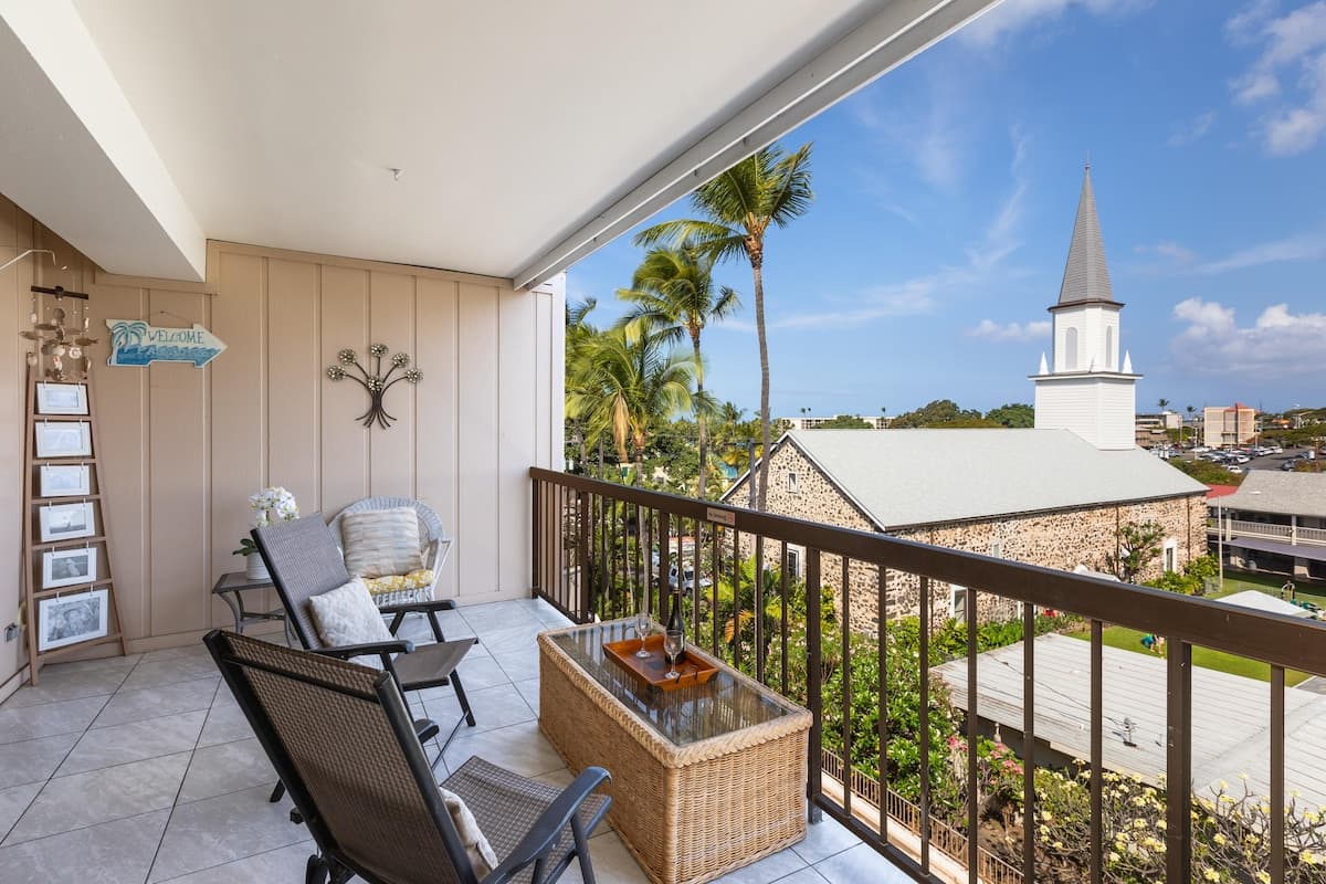 Condo in Kailua-Kona · ★4.73 · 1 bedroom · 2 beds · 1 private bath - Photo 2