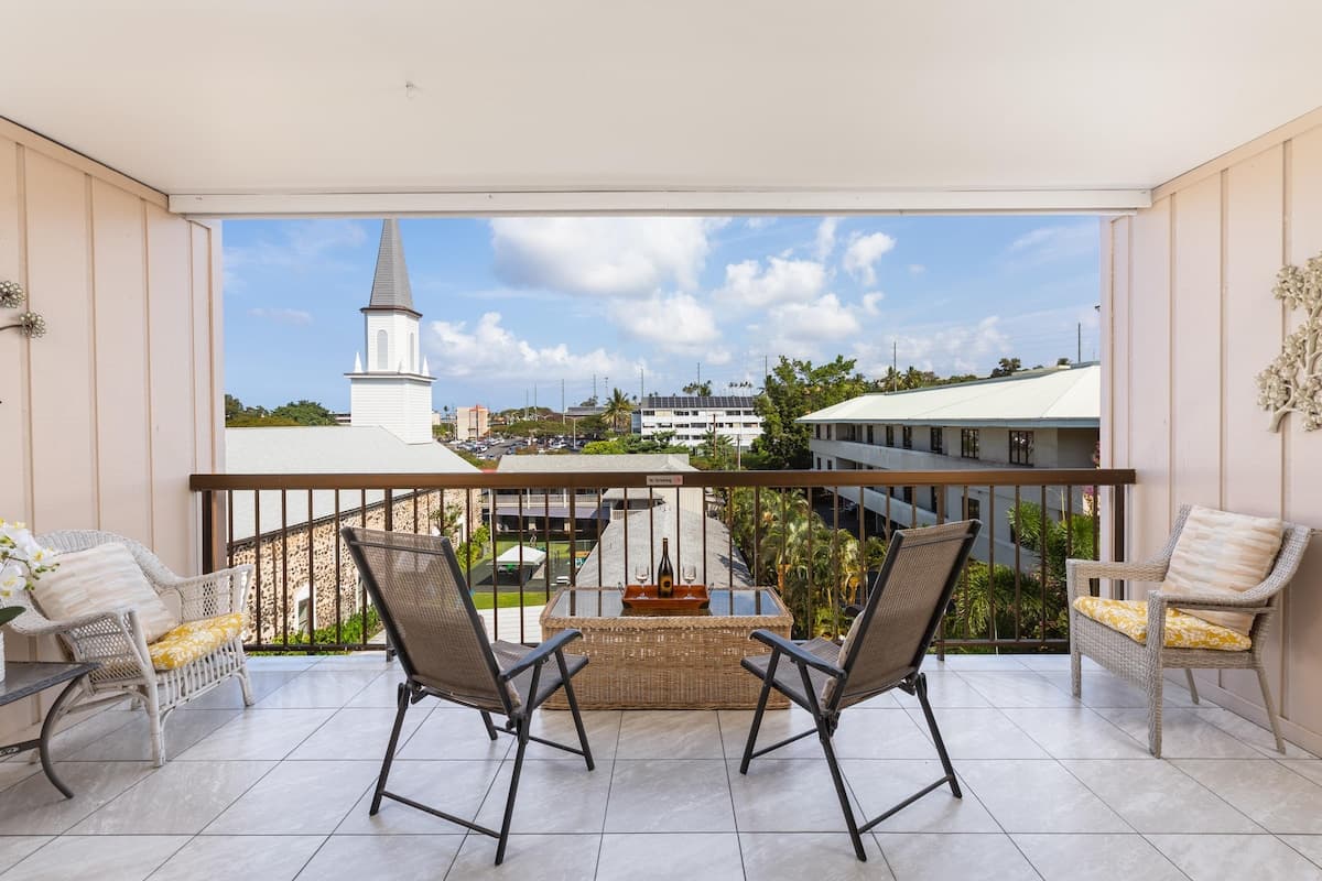 Condo in Kailua-Kona · ★4.73 · 1 bedroom · 2 beds · 1 private bath - Photo 1