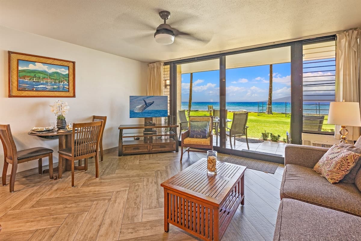 Condo in Lahaina · ★4.8 · 1 bedroom · 2 beds · 1 private bath - Photo 1