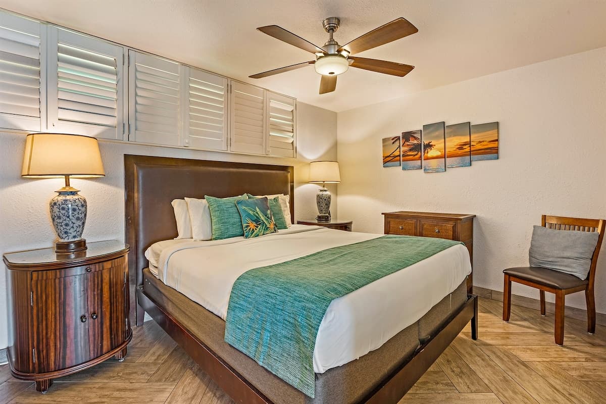 Condo in Lahaina · ★4.8 · 1 bedroom · 2 beds · 1 private bath - Photo 4