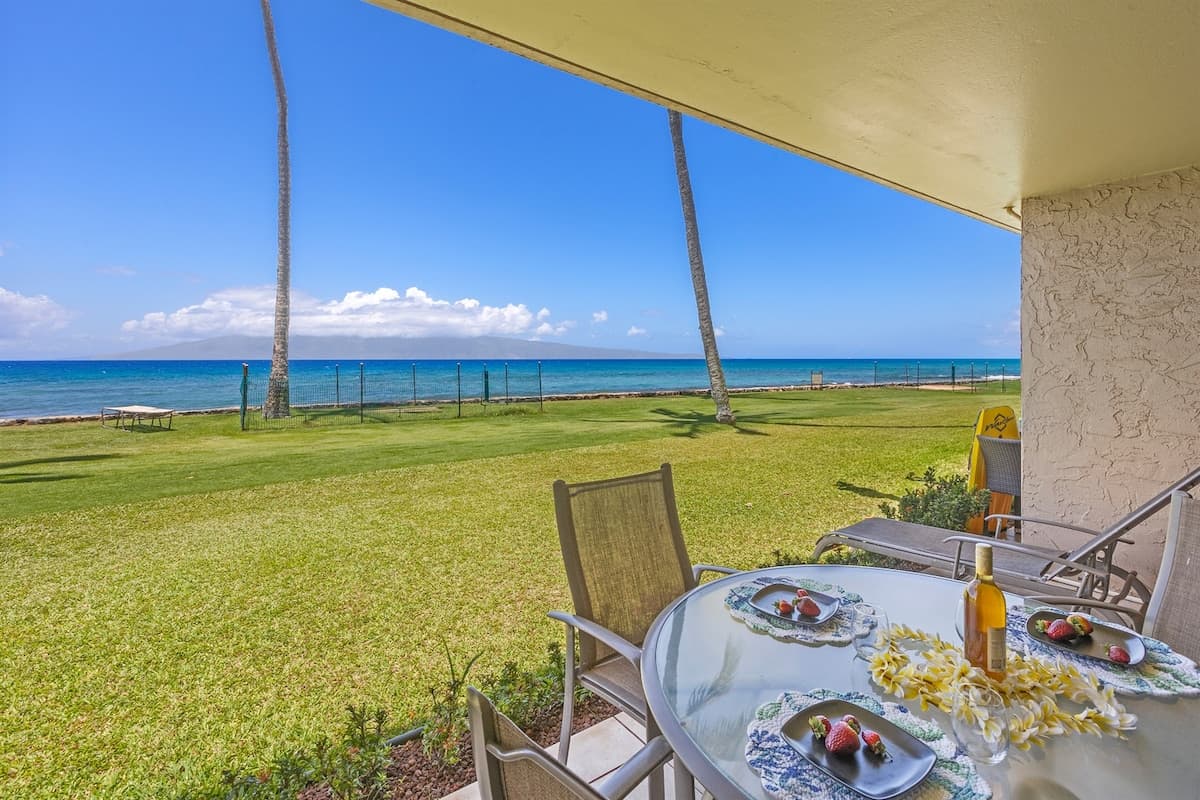 Condo in Lahaina · ★4.8 · 1 bedroom · 2 beds · 1 private bath - Photo 3