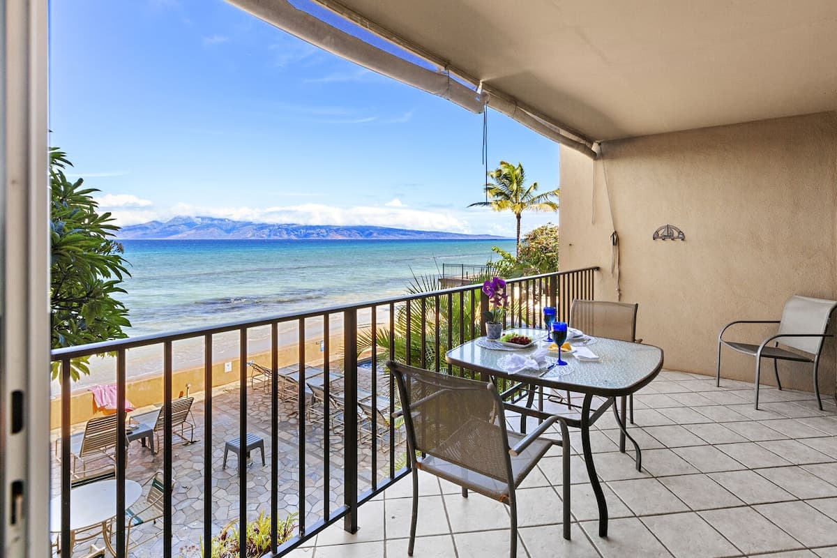 Condo in Lahaina · ★4.89 · 2 bedrooms · 4 beds · 2 private baths - Photo 1
