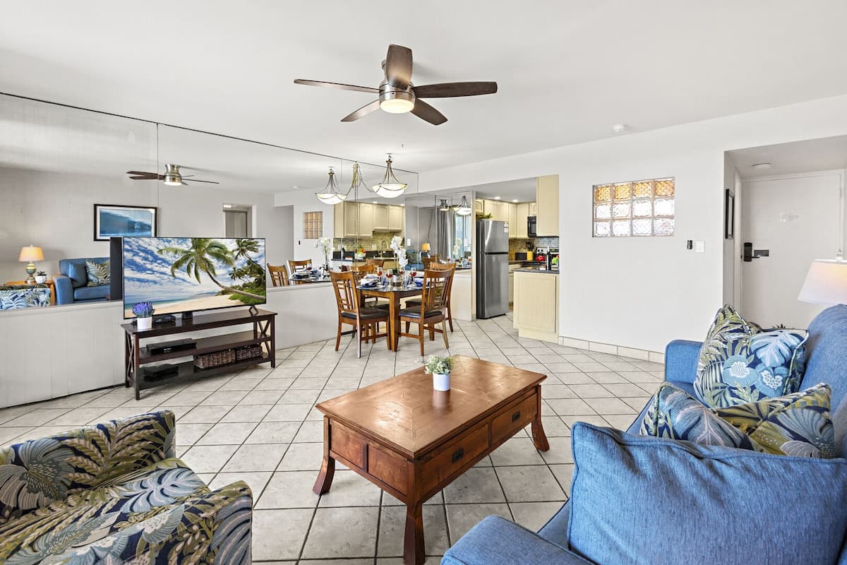 Condo in Lahaina · ★4.89 · 2 bedrooms · 4 beds · 2 private baths - Photo 2